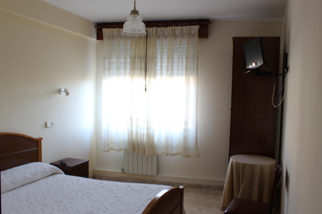 O Cruceiro Hotel Puentedeume Quarto foto